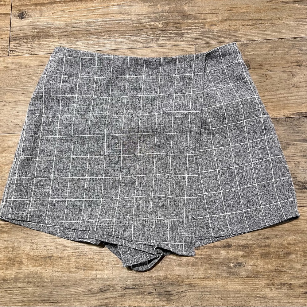 Forever 21 Skort Womens Medium Plaid Herringbone Gray Mini Skirt/ Short